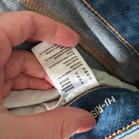 COPY - American eagle hi-rise jeans - Picture 2 of 2